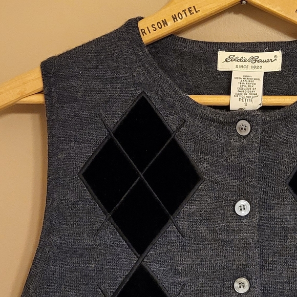 Eddie Bauer. Merino/silk sweater vest with argyle detail. Grey/black. Sm petit - Picture 7 of 7